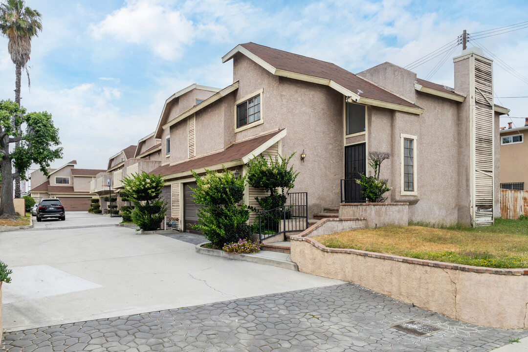 11105 Lower Azusa RD in El Monte, CA - Building Photo