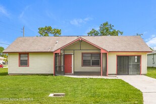 394 Sherman St SE in Palm Bay, FL - Building Photo