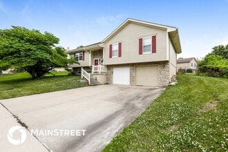 209 Broadmoor Dr in Raymore, MO - Foto de edificio - Building Photo