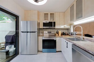 20940 Bay Ct in Miami, FL - Building Photo - Building Photo