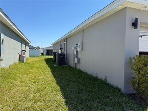 1046 Tropea Ln in Auburndale, FL - Building Photo - Building Photo