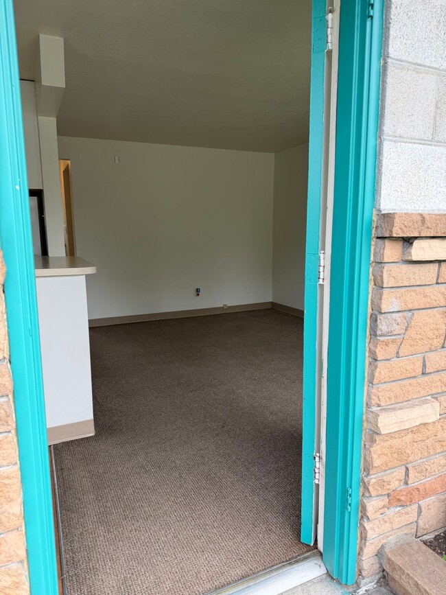 100 Logan Ave S, Unit Unit B in Renton, WA - Building Photo - Building Photo