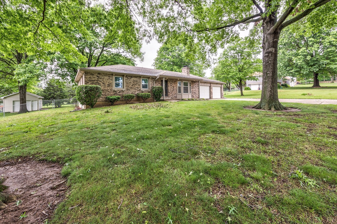 7000 Mill Creek Rd in Shawnee, KS - Building Photo