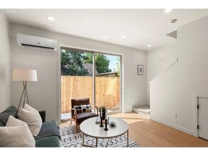 1570 SE 50th Ave in Portland, OR - Building Photo - Building Photo