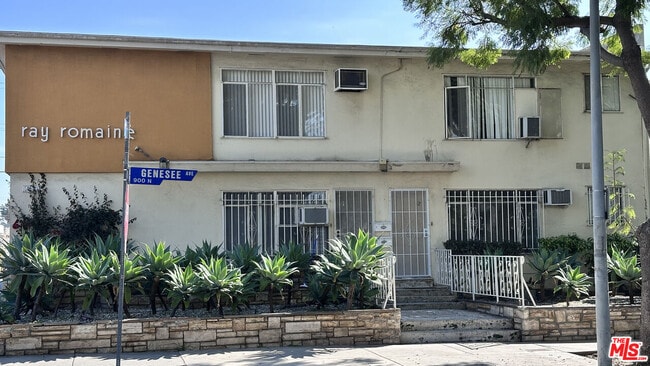 950 N Genesee Ave in West Hollywood, CA - Building Photo - Building Photo