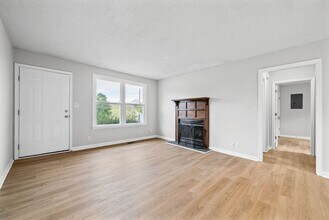 717 Green Valley Ct in Clarksville, TN - Foto de edificio - Building Photo