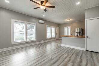1104 S 11th St in Temple, TX - Foto de edificio - Building Photo