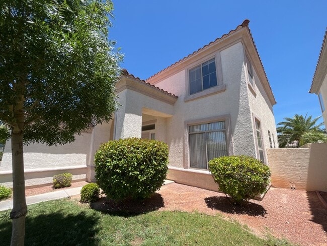 64 Arcadian Shores St in Las Vegas, NV - Building Photo - Building Photo