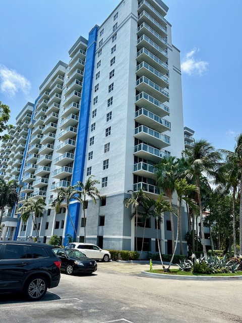 5085 NW 7th St in Miami, FL - Building Photo