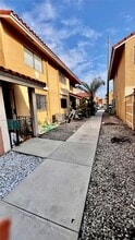 2760 W 61st Pl in Hialeah, FL - Building Photo - Building Photo