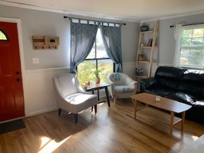 property at 822 S Henderson St