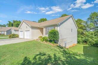 1034 Brittany Deanne Ln in Knoxville, TN - Foto de edificio - Building Photo