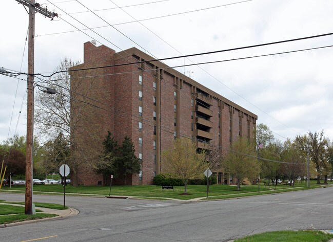 Overland Towers Apartments in Overland Park, KS - Building Photo - Building Photo