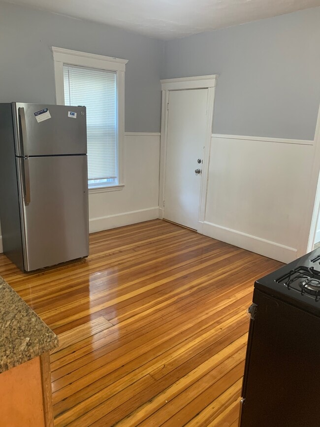 52 Stonehurst St, Unit #2 in Boston, MA - Foto de edificio - Building Photo