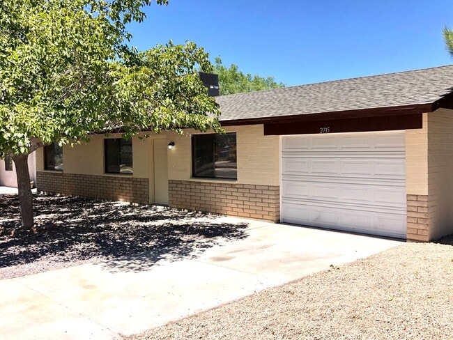 property at 2715 Lillie Ave