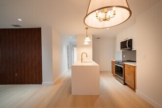 1550 S Greenway Dr in Coral Gables, FL - Building Photo - Building Photo