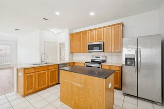 13575 Valley Mills Dr in Frisco, TX - Building Photo - Building Photo