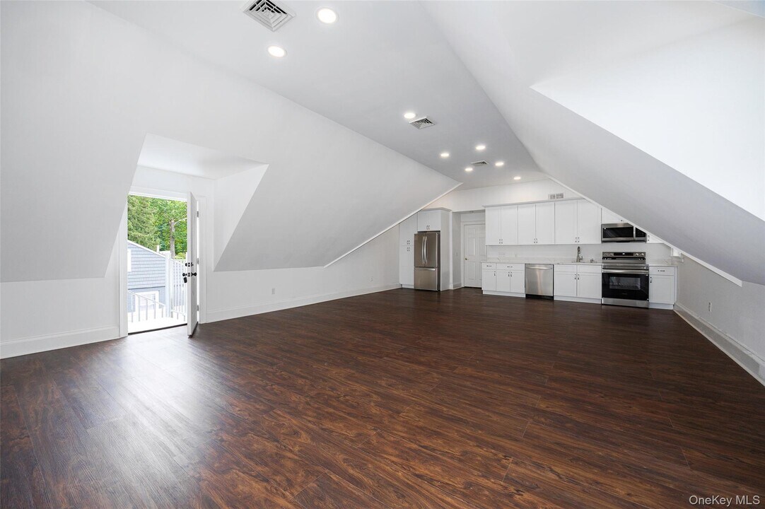 42 Beechwood Ave in Poughkeepsie, NY - Building Photo
