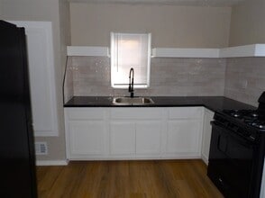 207 NW 4th St in Lawton, OK - Building Photo - Building Photo