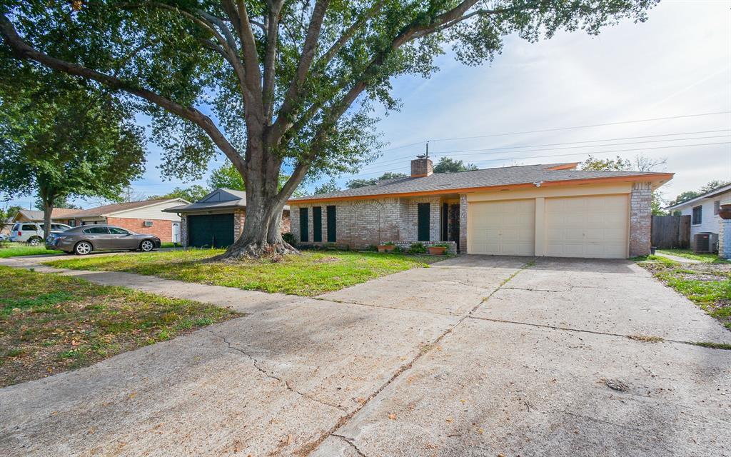 9334 Golden Wood Ln in Houston, TX - Building Photo