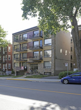 3221 Édouard-Montpetit in Montréal, QC - Building Photo - Building Photo