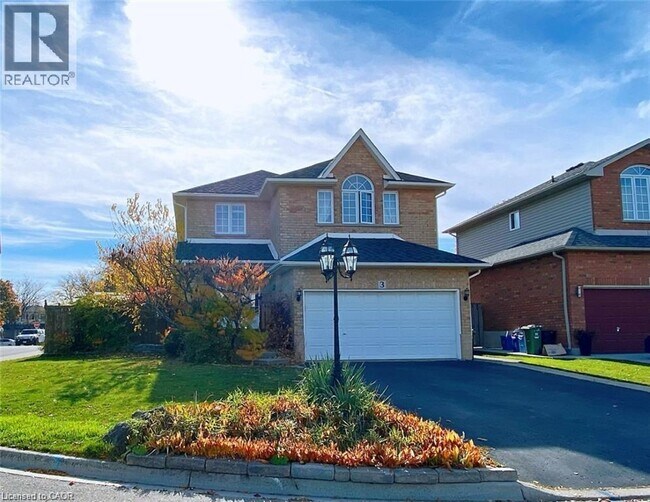 3 Lanza Ct in Hamilton, ON - Building Photo - Building Photo