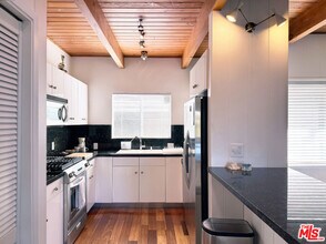 2241 W Live Oak Dr in Los Angeles, CA - Building Photo - Building Photo