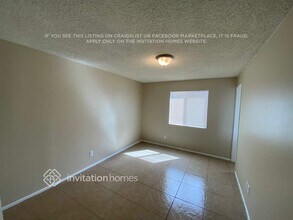 8223 W Hazelwood St in Phoenix, AZ - Foto de edificio - Building Photo