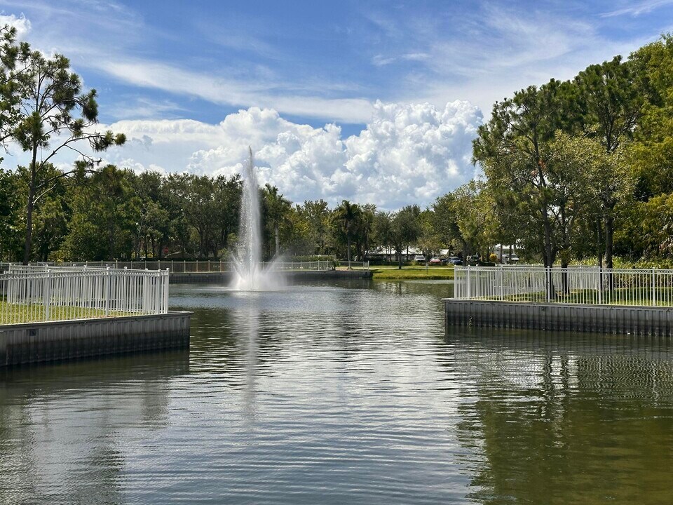 44 SE Sedona Cir in Stuart, FL - Building Photo