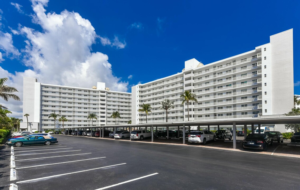 3300 S Ocean Blvd in Highland Beach, FL - Building Photo