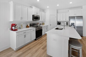 159 Blooming Cv in Crestview, FL - Foto de edificio - Building Photo