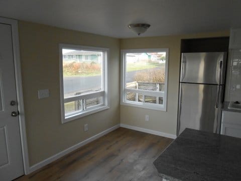 563 SW 4th St in Newport, OR - Building Photo - Building Photo