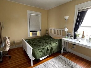 123 Winthrop St, Unit 2 in Medford, MA - Foto de edificio - Building Photo