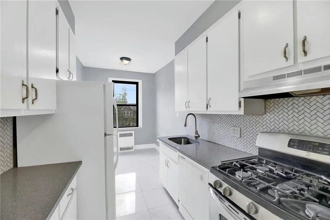 6702 Ridge Blvd in Brooklyn, NY - Building Photo