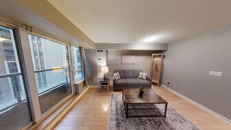 270-250 Wellington St W in Toronto, ON - Building Photo