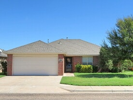 1517 Westminster Ave in Wolfforth, TX - Building Photo