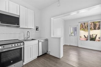 2822 Pine Tree Dr in Miami Beach, FL - Building Photo - Building Photo