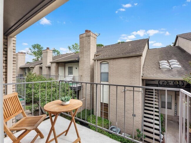 2021 Spenwick Dr in Houston, TX - Building Photo - Building Photo