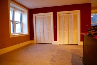 1631 Main St, Unit 5 in Dubuque, IA - Building Photo - Building Photo