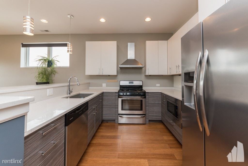 2248 W Irving Park Rd-Unit -PH-4 in Chicago, IL - Building Photo