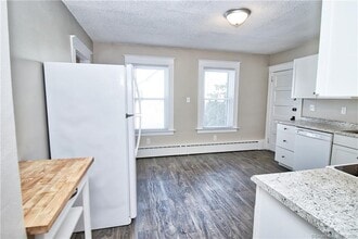 15 Diamond St in Plymouth, CT - Building Photo - Building Photo