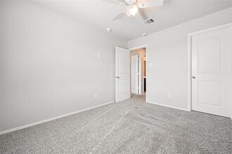 9295 Inland Leather Ln in Shenandoah, TX - Foto de edificio - Building Photo