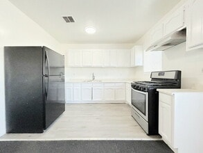 8251 San Pedro St in Los Angeles, CA - Building Photo - Building Photo