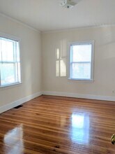 25 Knapp St, Unit 1 in Somerville, MA - Foto de edificio - Building Photo