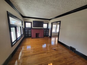 2215 Chesterland Ave, Unit 2 in Lakewood, OH - Building Photo - Building Photo