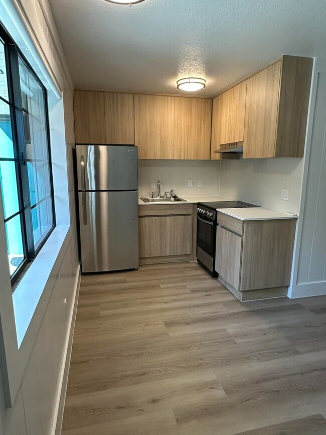 201 W Blacklidge Dr