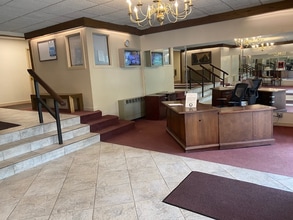 120 Huntington Turnpike in Bridgeport, CT - Foto de edificio - Building Photo