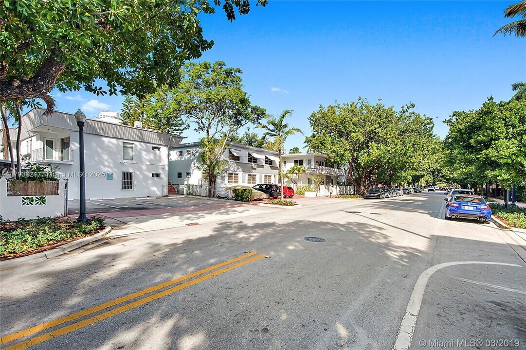 208 Meridian Ave in Miami Beach, FL - Building Photo