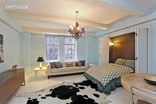 470 W 24th St-Unit -: 4F in New York, NY - Building Photo - Building Photo