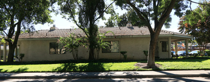 Standiford Place in Modesto, CA - Building Photo - Building Photo